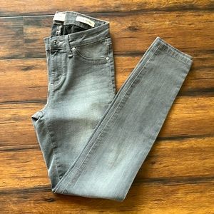 Jessica Simpson, jeans, grey, kiss me super skinny size 27